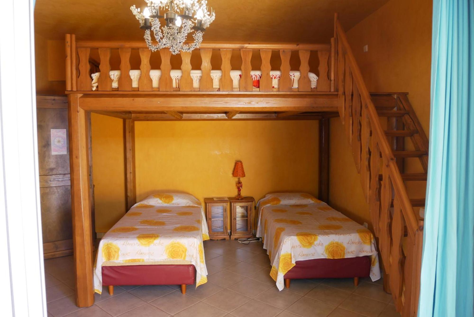 לינה וארוחת בוקר Agia Marina  Casa Di Luce מראה חיצוני תמונה
